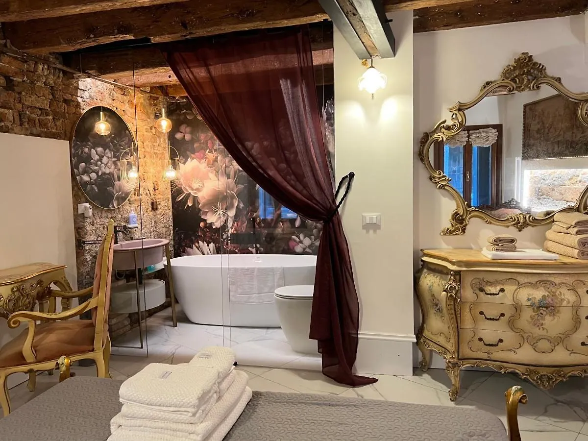 Casa Al Ponte Scudi - 4 Windows On The Canal Venice Apartment
