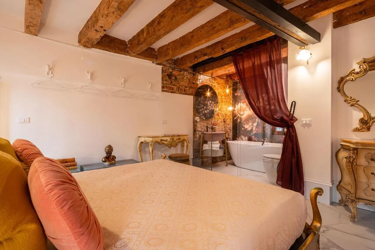 Apartment Casa Al Ponte Scudi - 4 Windows On The Canal Venice
