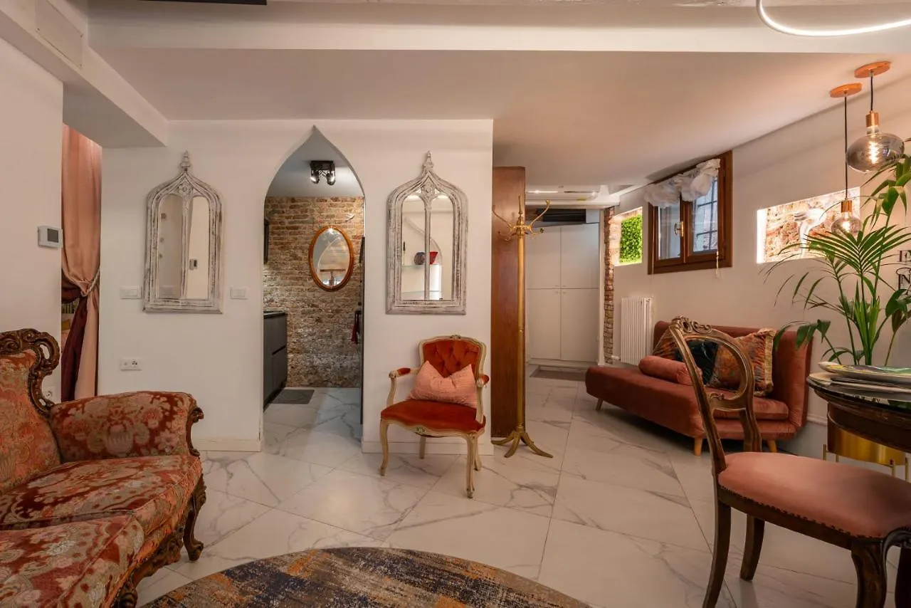 Apartment Casa Al Ponte Scudi - 4 Windows On The Canal Venice Italy