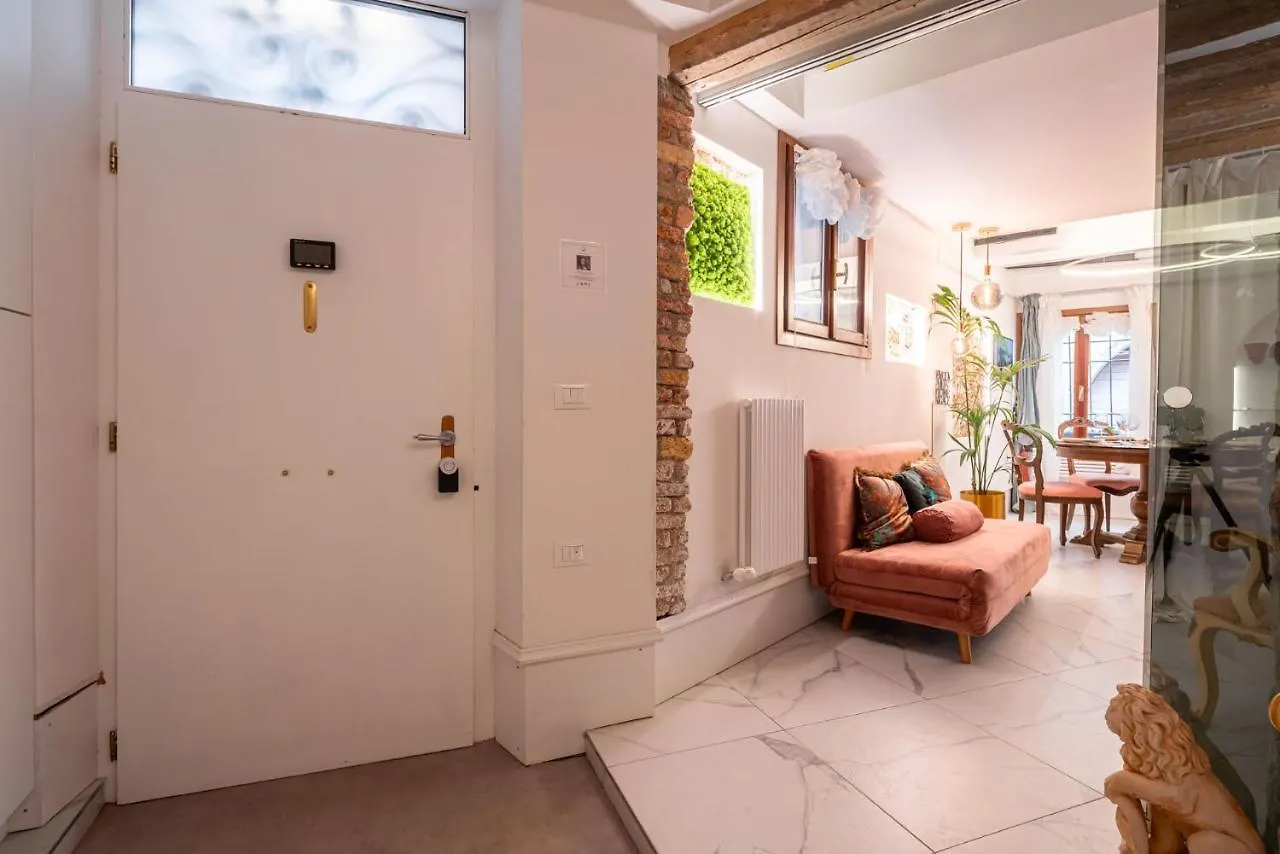 Apartment Casa Al Ponte Scudi - 4 Windows On The Canal Venice Italy