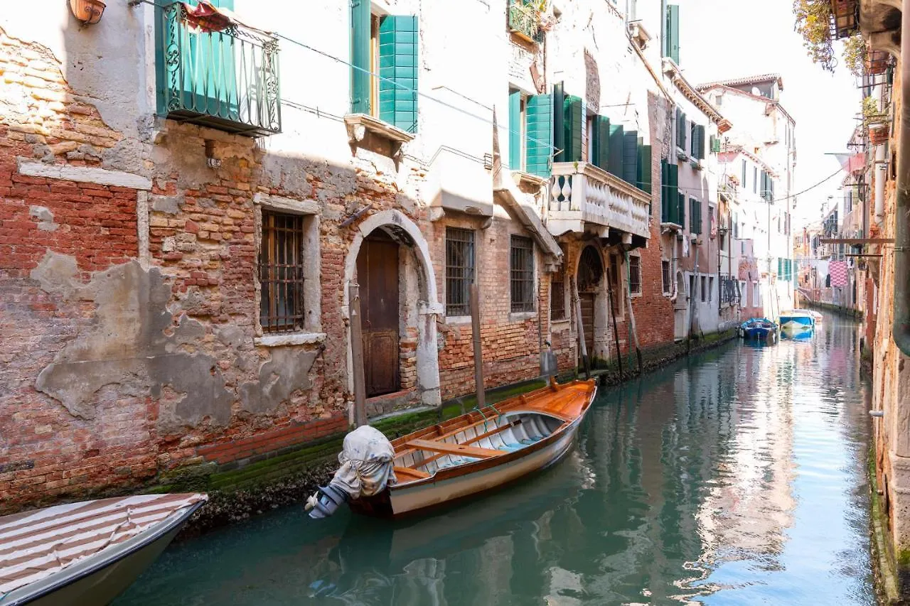 Apartment Casa Al Ponte Scudi - 4 Windows On The Canal Venice