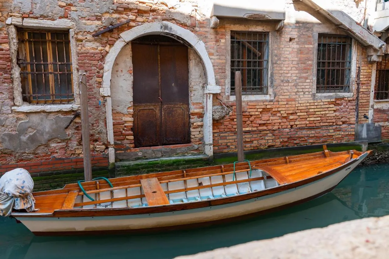 Casa Al Ponte Scudi - 4 Windows On The Canal Venice Italy
